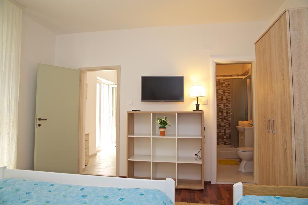 Antonija Apartments With Pool 비오그라드나모루 외부 사진