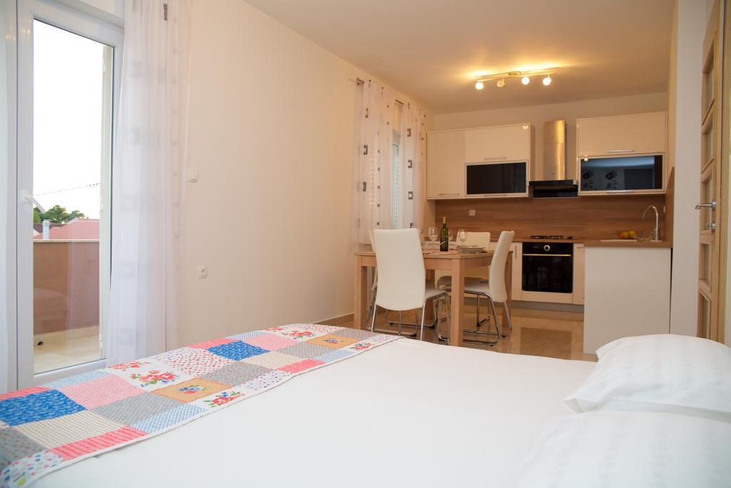 Antonija Apartments With Pool 비오그라드나모루 외부 사진