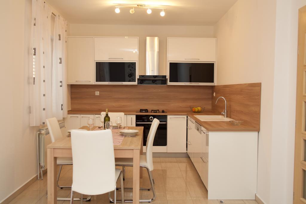 Antonija Apartments With Pool 비오그라드나모루 외부 사진