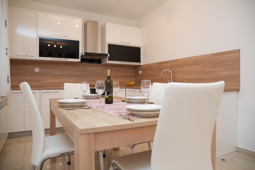 Antonija Apartments With Pool 비오그라드나모루 외부 사진