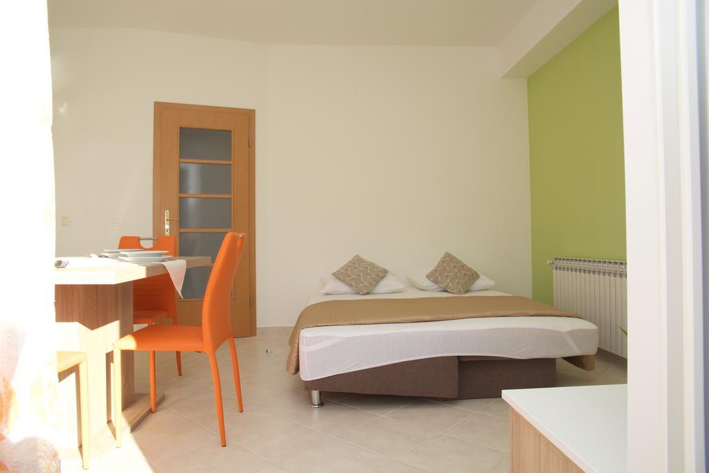 Antonija Apartments With Pool 비오그라드나모루 외부 사진