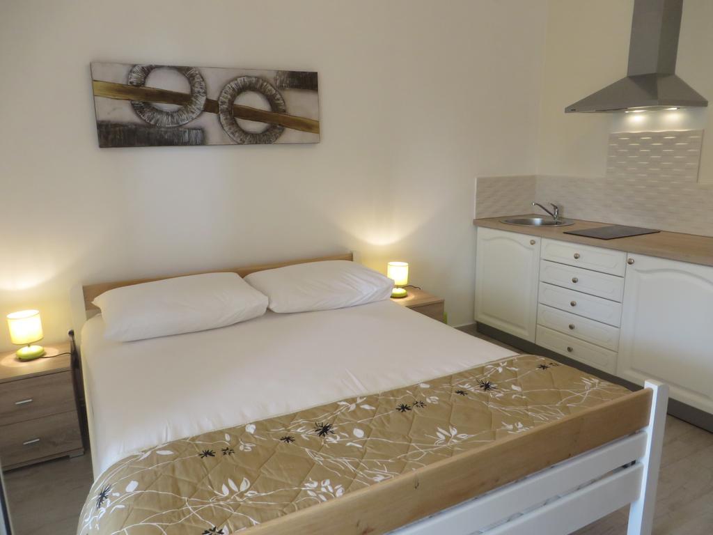 Antonija Apartments With Pool 비오그라드나모루 외부 사진