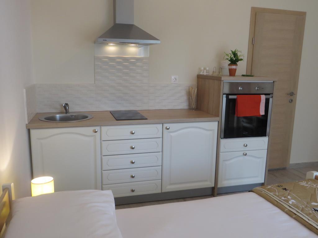 Antonija Apartments With Pool 비오그라드나모루 외부 사진